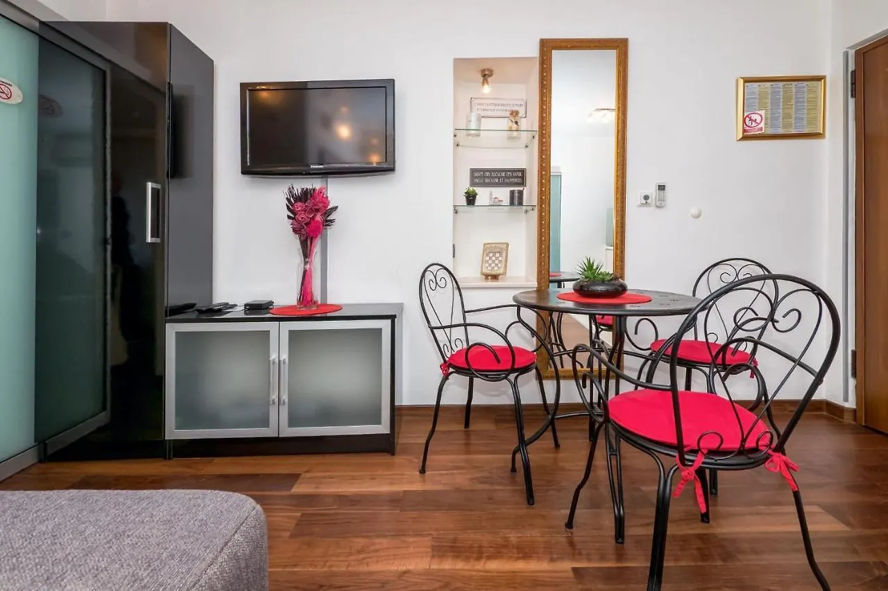Central Luxury Apartment Xenia location